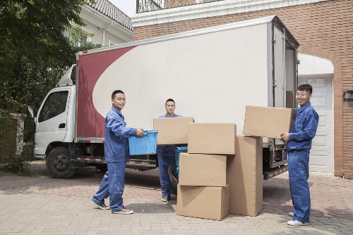 Moving truck support for a Soho street move